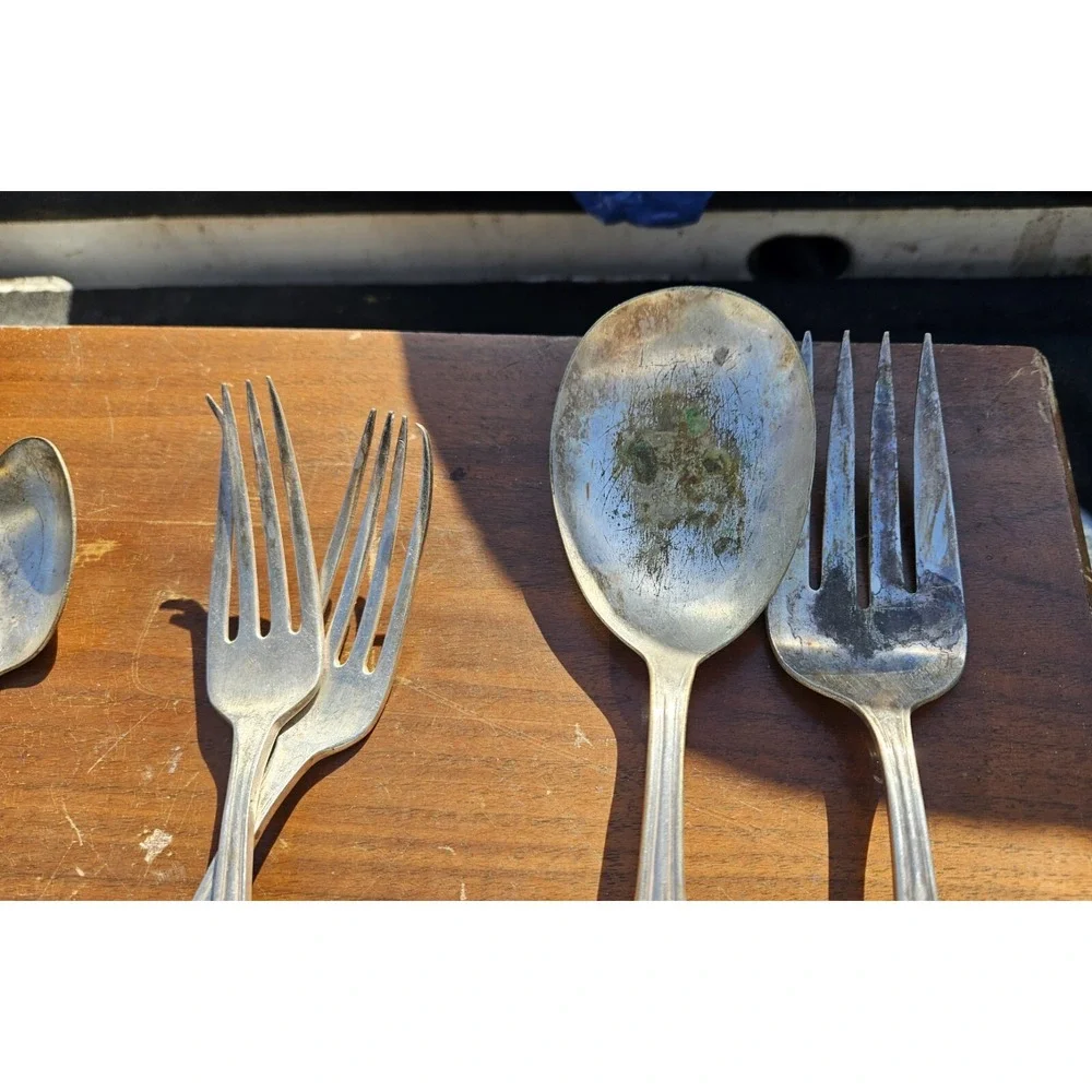 Set. Cutlery wm rogers mfg co extra plate